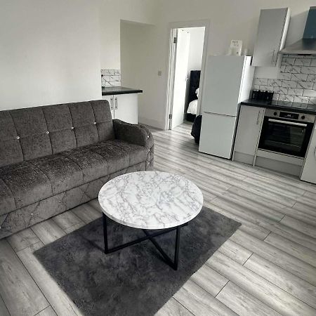 Luton Town Centre Apartment מראה חיצוני תמונה